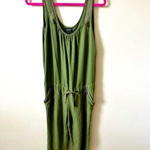 Nicole by Nicole Miller romper/jumpsuit size medium.